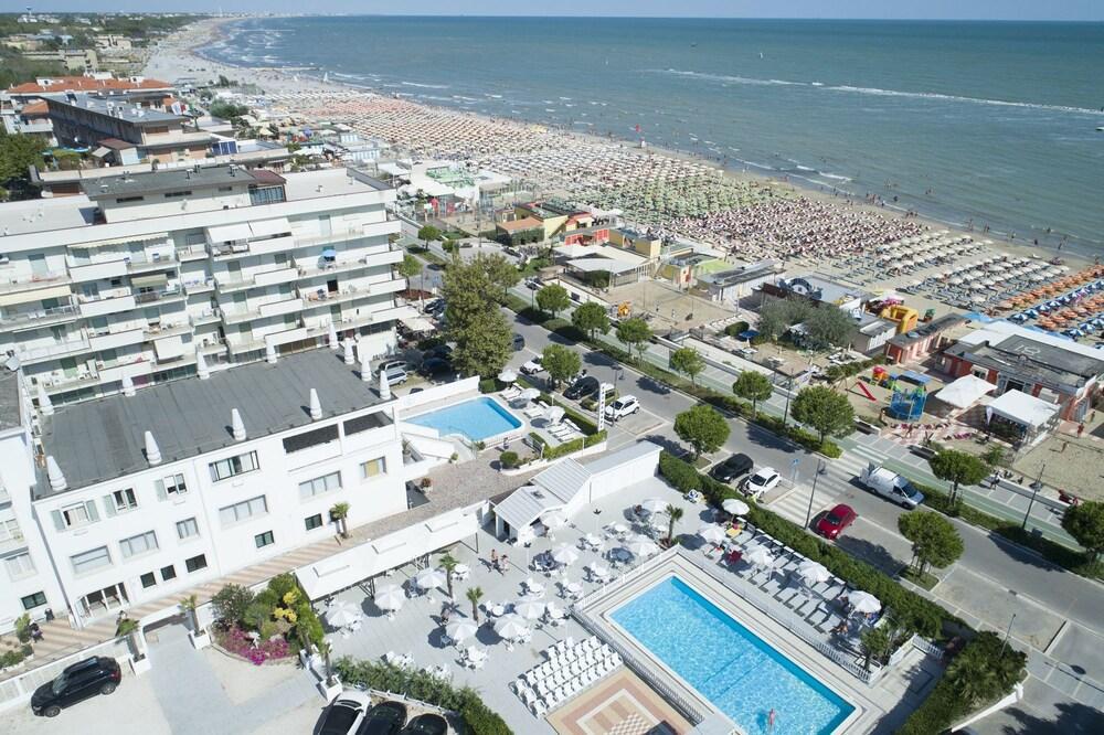Hotel Promenade Universale Cesenatico Zewnętrze zdjęcie